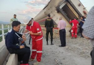 لحظات امدادرسانی به مصدومان حادثه خروج قطار از ریل در ترکمنچای