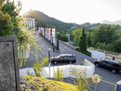 نشست داخلی مذاکرهکنندگان ایرانی/ برگزاری ۳ دیدار با طرفهای میانجی