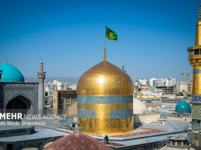 نصب کتیبه عید سعید غدیر در حرم مطهر امام رضا(ع)