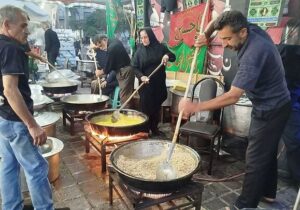 پخت ۵ هزار پرس غذای نذری در آستانه اشرفیه