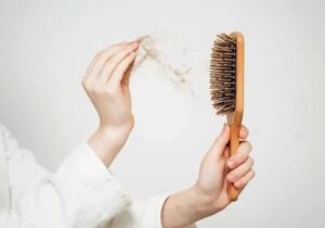 چرا موهای زنان پس از زایمان می‌ریزد؟