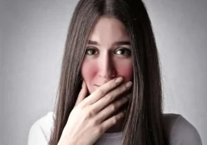 چرا وقتی خجالت می‌کشیم صورتمان سرخ می‌شود؟