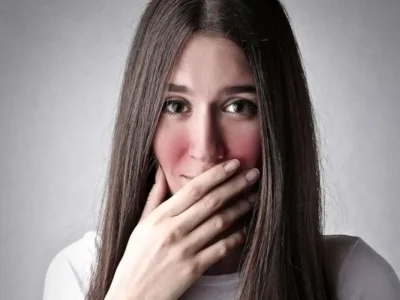 چرا وقتی خجالت می‌کشیم صورتمان سرخ می‌شود؟
