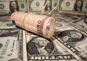 ابهام در سرنوشت میلیاردها دلار ارز صادراتی / چرا دلارها به مسیر رسمی برنمیگردند؟