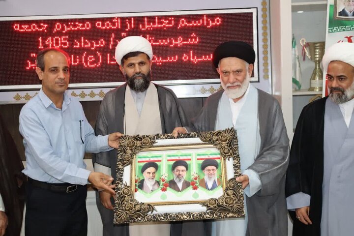 امام جمعه دیّر: نماز جمعه ستون استحکام نظام در برابر فتنه‌ها است