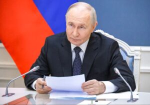 تاکید پوتین بر ادامه حملات سهمگین به تاسیسات صنایع نظامی اوکراین