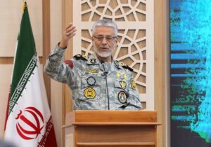 دریادار سیاری: بدون اجازه ایران هیچ تحرکی در تنگه هرمز انجام نمی‌شود