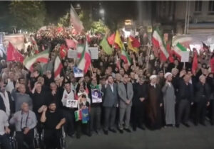 کلاله یکصدا با مقاومت؛ اجتماع شبانه مردم در حمایت از آرمانهای انقلاب