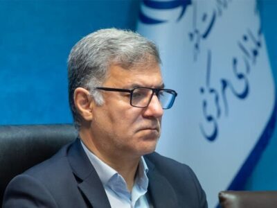 یک نقطه خارج از شهر خنداب هدف ۲ پرتابه دشمن قرار گرفت