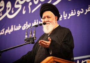 امام جمعه مشهد: اقتصاد و معیشت مردم را جدی بگیرید