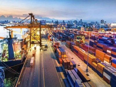 ترخیص ۱۷ هزار کانتینر از بندر کراچی تسریع می شود