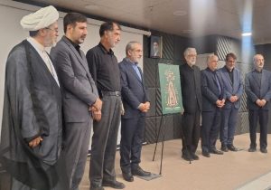 رونمایی از لوح همایش «قانون و قانونگذاری در منظومه فکری امام خامنه‌ای»