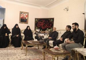 سرلشکر عبداللهی با خانواده شهید غلامرضا سلیمانی دیدار کرد
