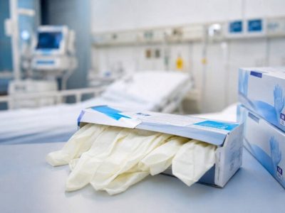 هشدار تولیدکنندگان: واردات دستکش پزشکی، تولید داخل را زمین‌گیر می‌کند