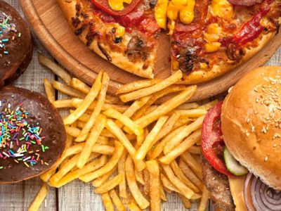 ارتباط هر ۱۰۰ گرم مصرف اضافی غذاهای آماده با افزایش خطر بیماری‌ها