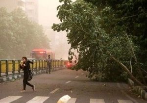 باد شدید و گرد و خاک در تهران| رگبار در ارتفاعات