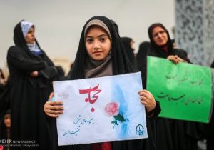 برهنگی و سکوت نهادهای فرهنگی؛ مطالبه خانواده شهدا از مسئولان چیست؟