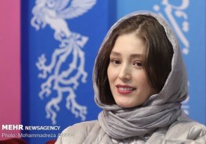 حضور فرشته حسینی با «تن منهای من» در تئاتر لبخند