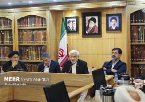 عارف: مصرف روزانه بنزین نباید از ۱۰۰ میلیون لیتر بیشتر شود