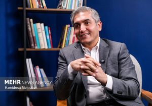 فتحی: امیدآفرینی با عمل به بار میآید نه فقط با حرف و شعار