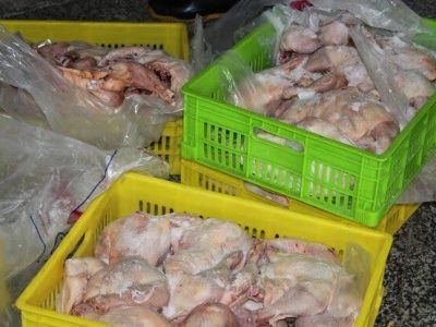 ۲۶۰۰ کیلوگرم فرآورده طیور غیرقابل مصرف در سنقر ضبط شد