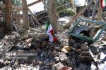 اهتزاز پرچم ایران در محل اصابت موشکهای دشمن در دانشگاه شریف