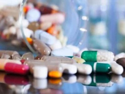 تاکید نظام پزشکی قم بر عرضه داروهای نسخهای زیر نظر پزشک